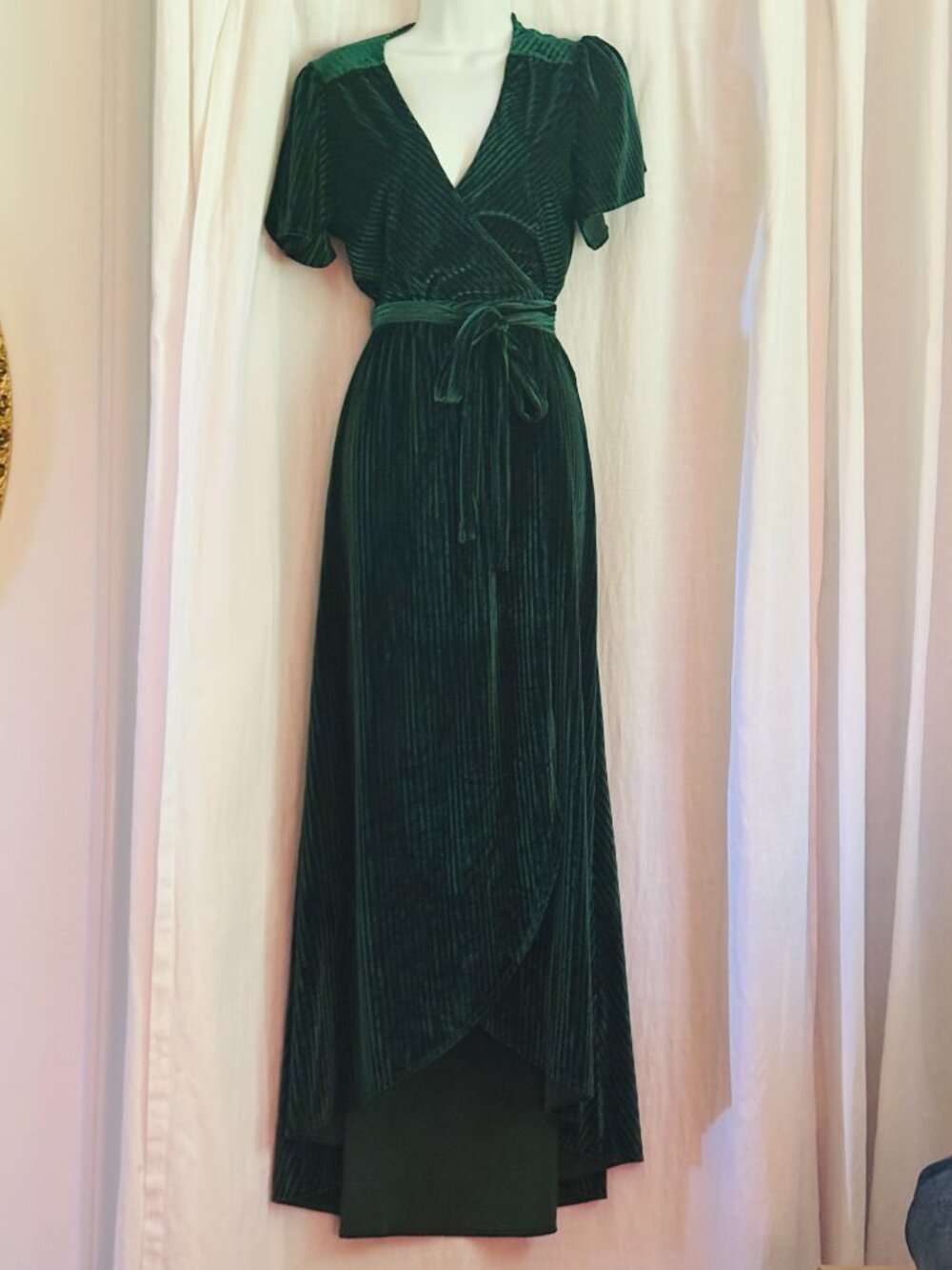 Baltic Born NWT Green Velvet Maxi Dress with Flutter Sleeves & Tie Close. Size M